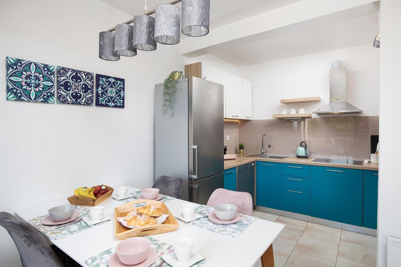 Stylish City Stay With Balcony & Free Parking Póla Kültér fotó