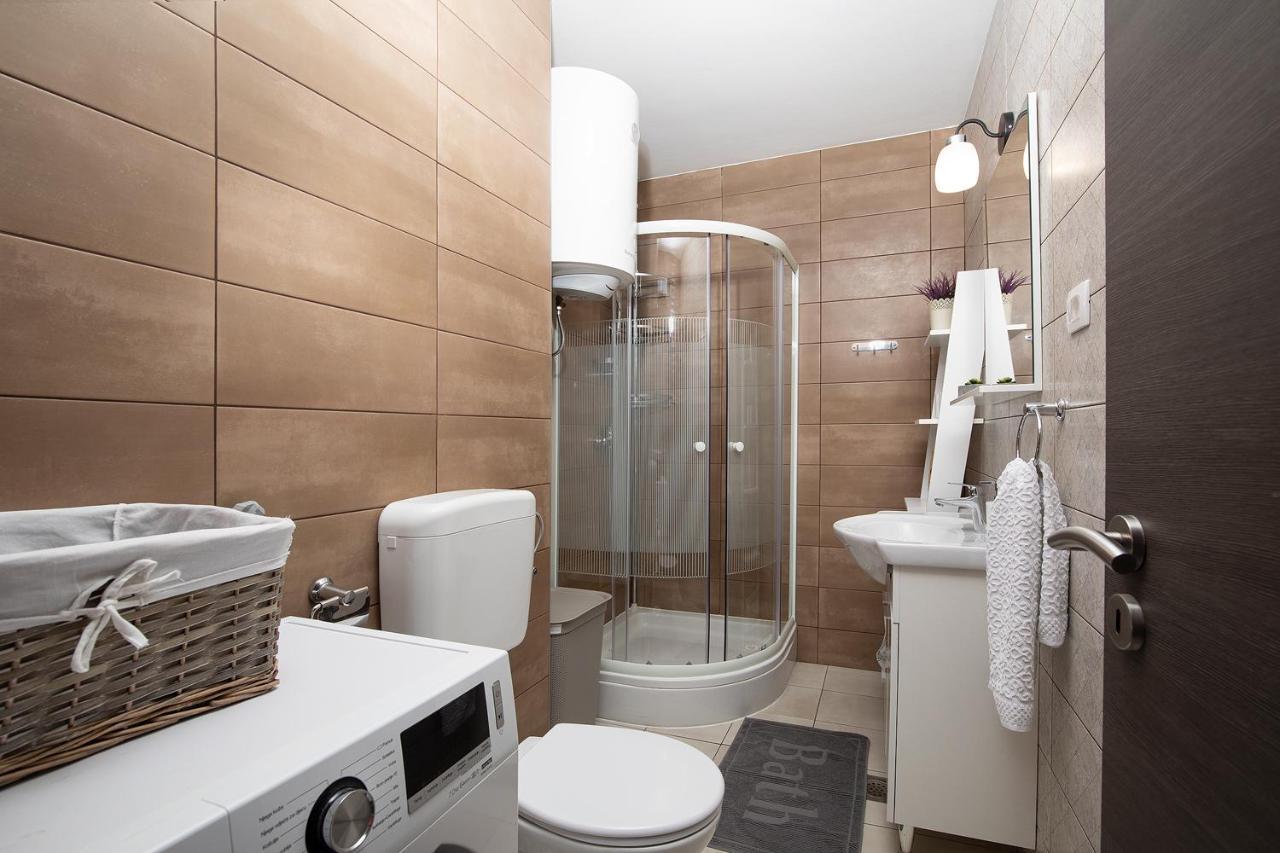 Stylish City Stay With Balcony & Free Parking Póla Kültér fotó