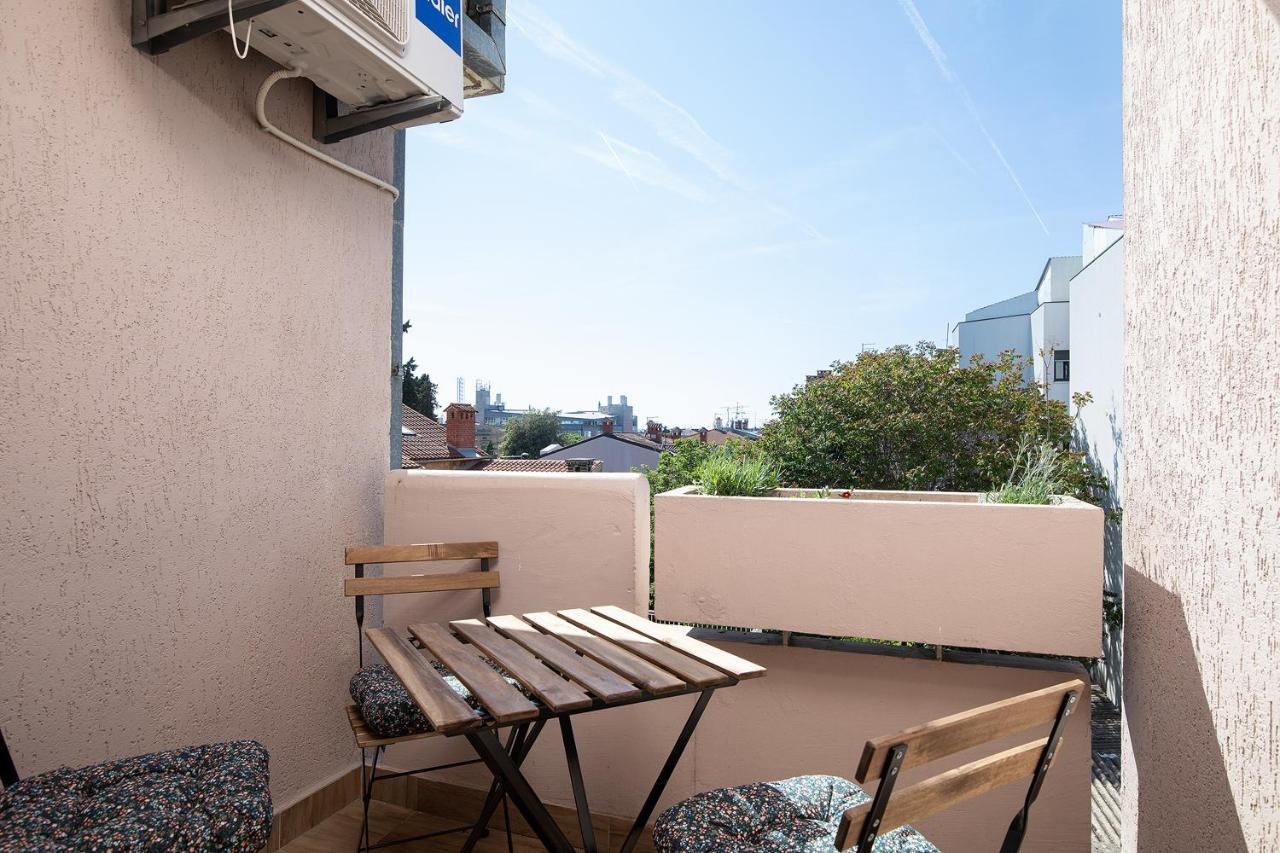 Stylish City Stay With Balcony & Free Parking Póla Kültér fotó